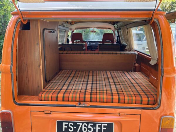 intérieur orange van vintage