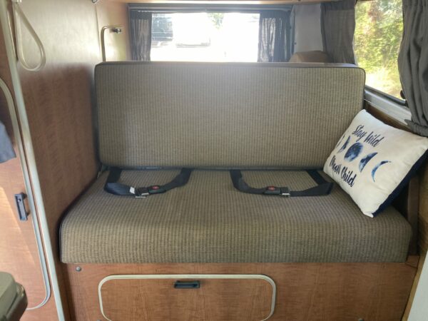 lit westfalia replié en banquette