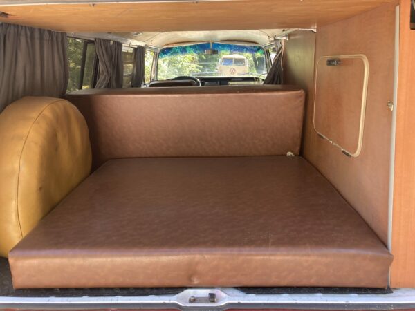 lit westfalia replié en banquette