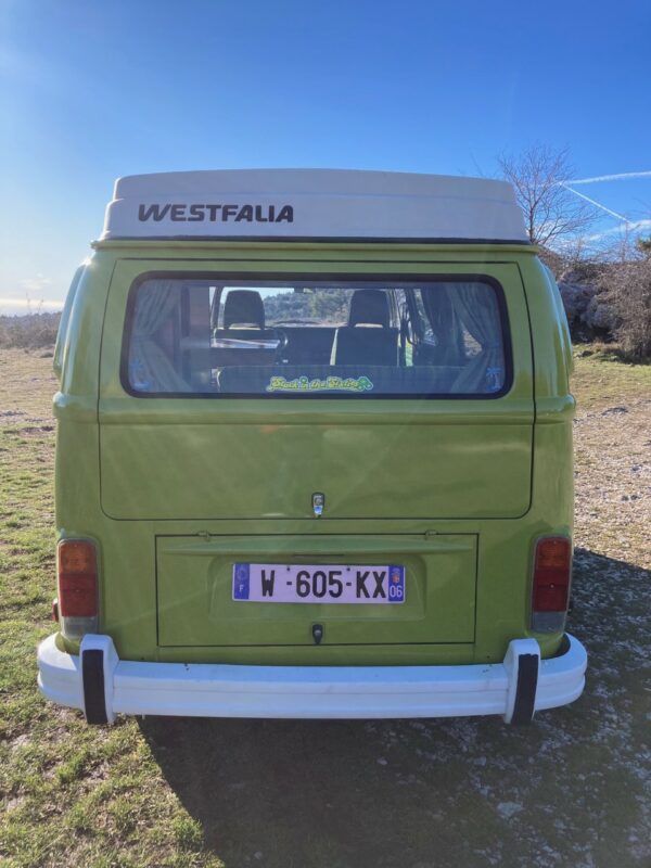 Arrière du combi volkswagen westfalia