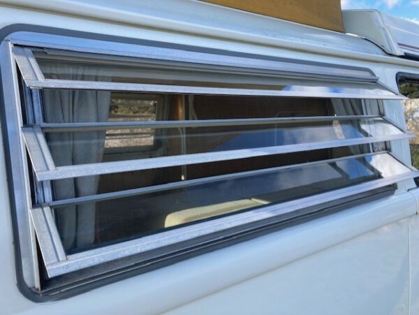 fenêtre jalousie westfalia